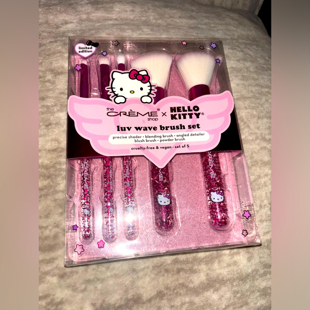Hello Kitty makeup brushes